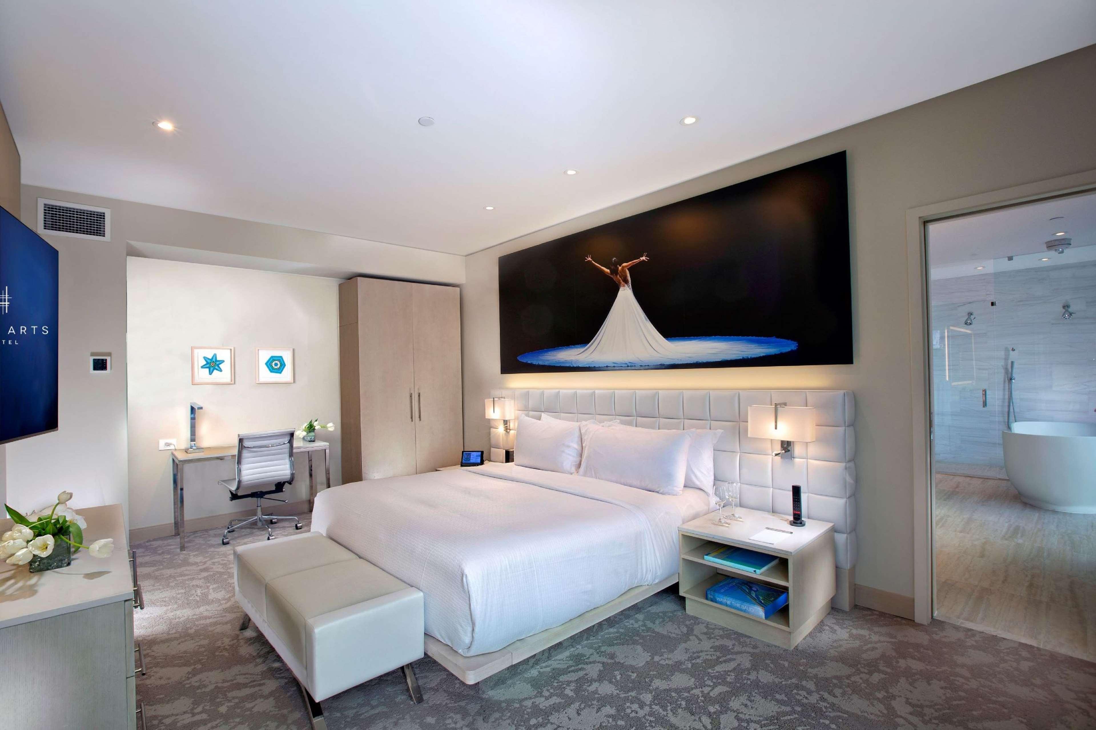 Hall Arts Hotel Dallas, Curio Collection By Hilton Bagian luar foto