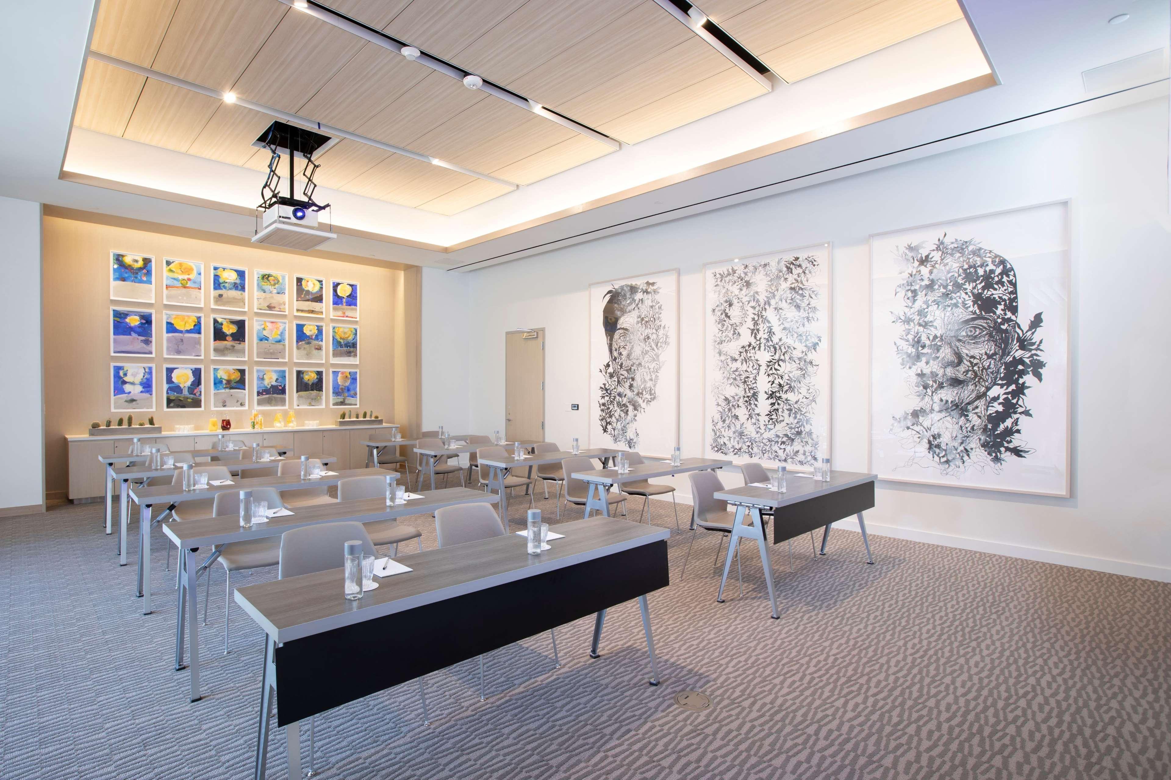 Hall Arts Hotel Dallas, Curio Collection By Hilton Bagian luar foto