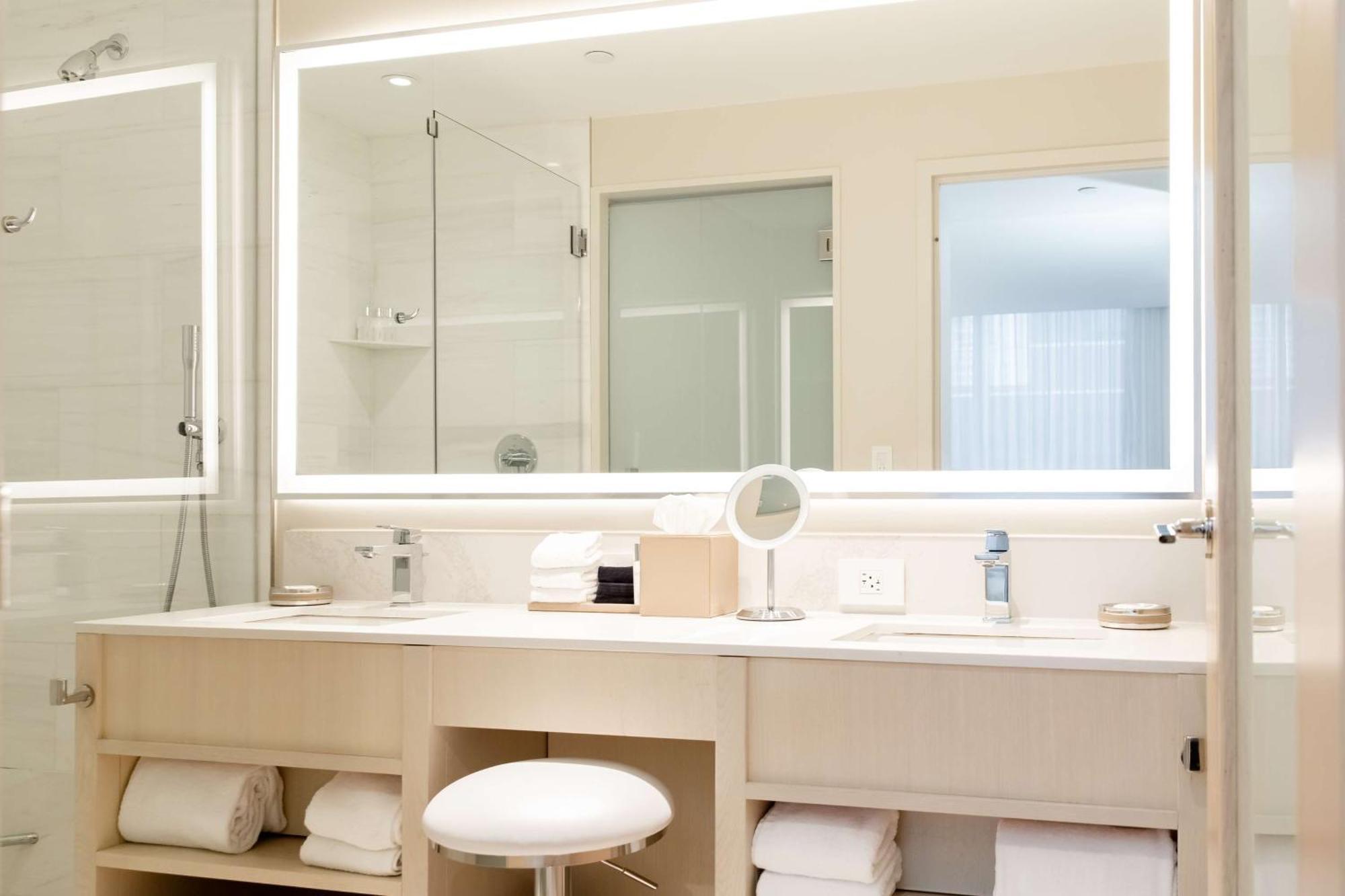 Hall Arts Hotel Dallas, Curio Collection By Hilton Bagian luar foto
