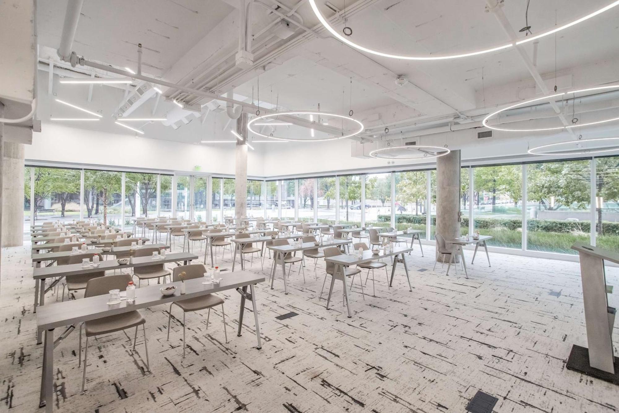 Hall Arts Hotel Dallas, Curio Collection By Hilton Bagian luar foto