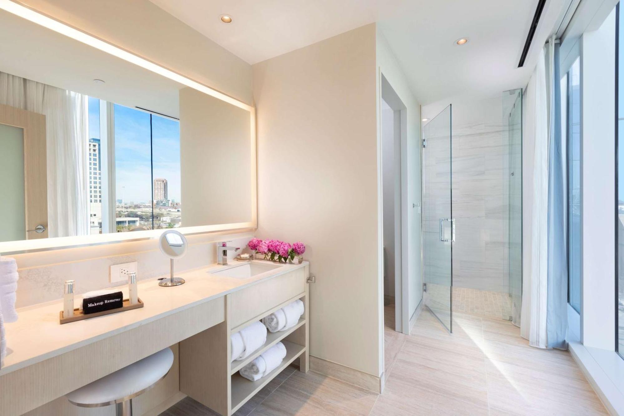 Hall Arts Hotel Dallas, Curio Collection By Hilton Bagian luar foto