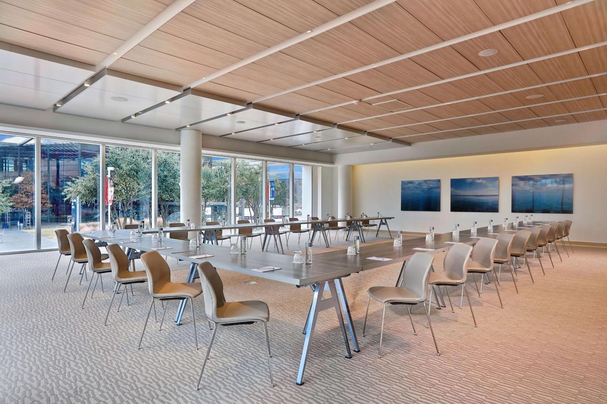Hall Arts Hotel Dallas, Curio Collection By Hilton Bagian luar foto