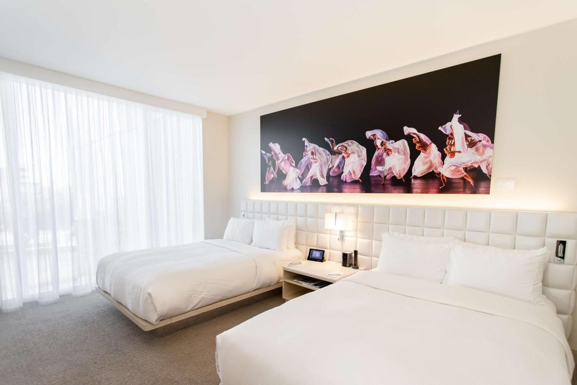 Hall Arts Hotel Dallas, Curio Collection By Hilton Bagian luar foto